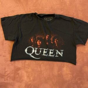 Queen Band Tee Crop Top